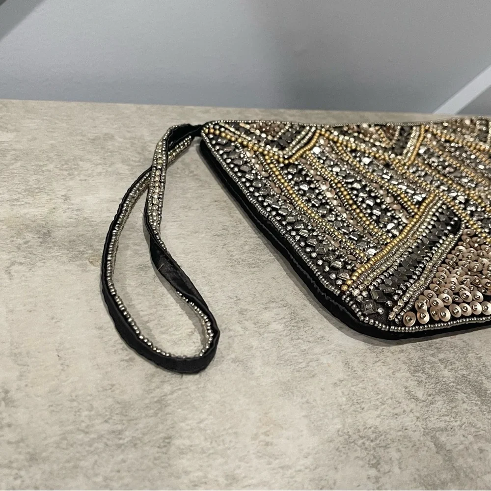 Women’s wristlet | beaded | black, silver gold accent
